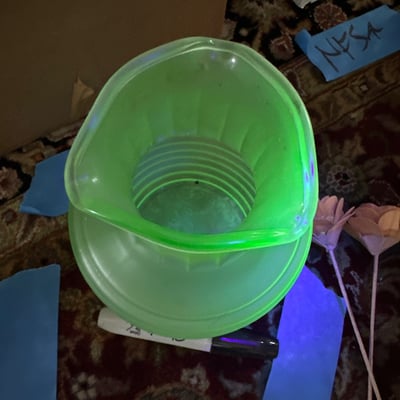 Uranium frosted glass vase, more  - Image 2 of 7