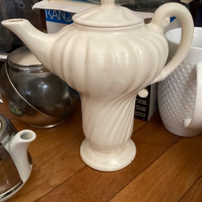 Assorted teapots, mugs, and tableware - Image 6 of 7