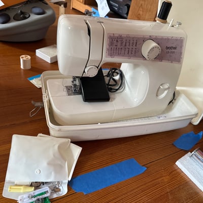 Brother HS-150 portable sewing machine with case and accessories - Image 1 of 5