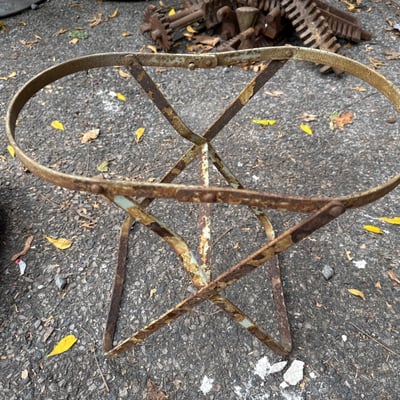 Weathered enamel infant tub basin on rusted folding stand - Image 7 of 9