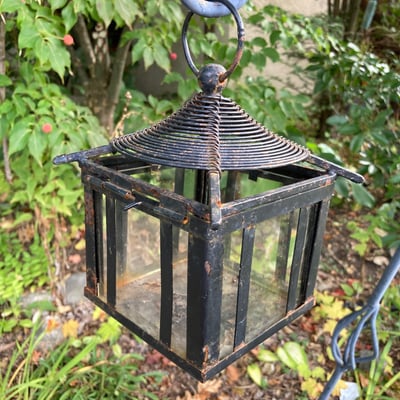 garden decor with bird bath and stained glass ornament - Image 2 of 6