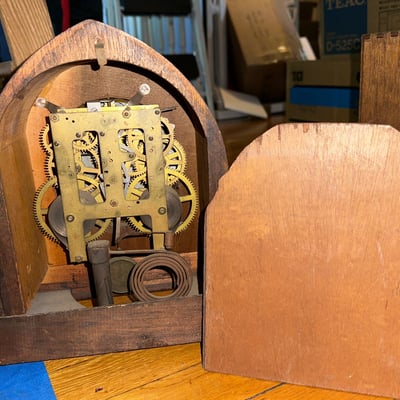 Vintage Ingraham wooden mantel clock with wind-up mechanism - Image 6 of 6