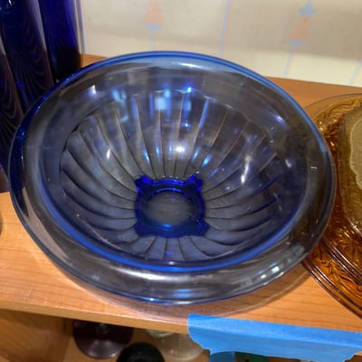 Cobalt blue glassware and amber pressed-glass plates - Image 3 of 9