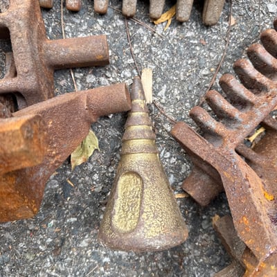 Rusty antique farm harrow teeth and iron implements - Image 5 of 5