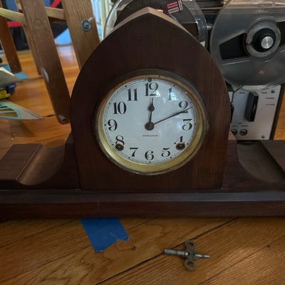 Vintage Ingraham wooden mantel clock with wind-up mechanism - Image 1 of 6