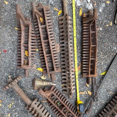 Rusty antique farm harrow teeth and iron implements - Image 3 of 5