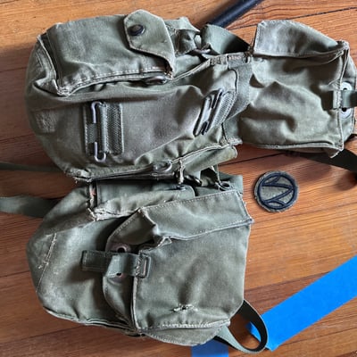 Vintage Military-style jacket with olive-green field bags - Image 4 of 4