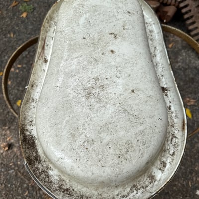Weathered enamel infant tub basin on rusted folding stand - Image 3 of 9