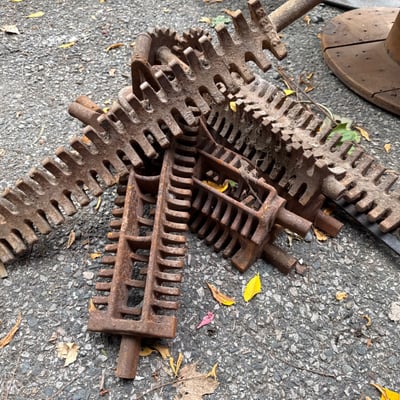 Rusty antique farm harrow teeth and iron implements - Image 2 of 5