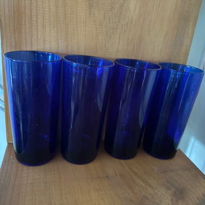 Cobalt blue glassware and amber pressed-glass plates - Image 2 of 9