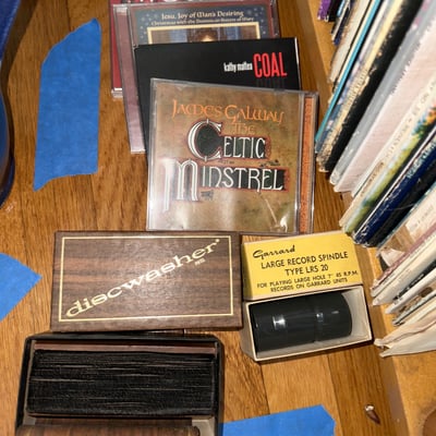 Vinyl record collection with accessories - Image 5 of 5