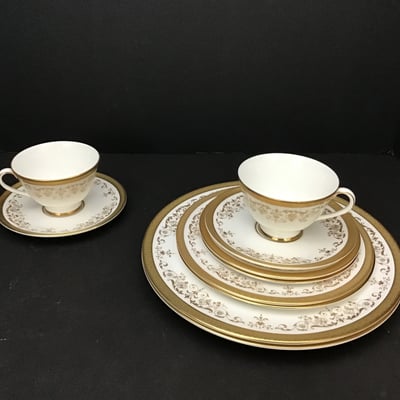 Royal Doulton From Shreve, Crump and Low - Image 2 of 12