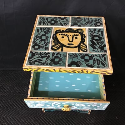 Decorative Shelf & Windsor Chairs - Image 3 of 18