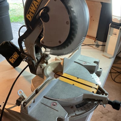 Delta compound miter saw - Image 1 of 4