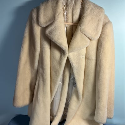 Assorted coats and jackets with fur, wool, and shearling linings - Image 4 of 13