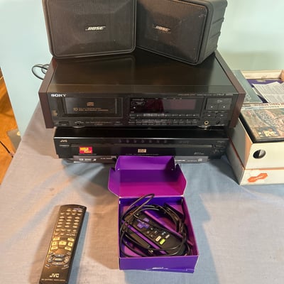 Vintage Stereo, JVC MP3 player, Bose speakers  - Image 1 of 11