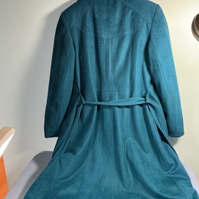 Assorted coats and jackets with fur, wool, and shearling linings - Image 3 of 13