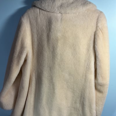 Assorted coats and jackets with fur, wool, and shearling linings - Image 5 of 13