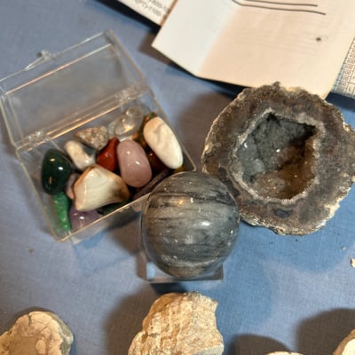 Rock and mineral fossil and geode collection, Rock Like Fountain - Image 7 of 7
