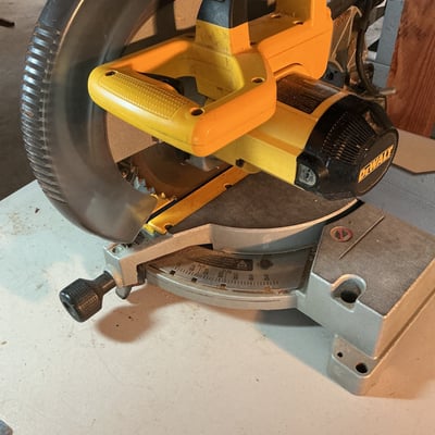 Delta compound miter saw - Image 4 of 4