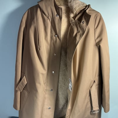 Assorted coats and jackets with fur, wool, and shearling linings - Image 7 of 13