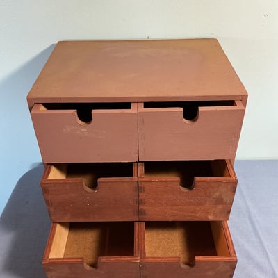 Small wooden 6-drawer organizer and glass spice jars. - Image 2 of 3