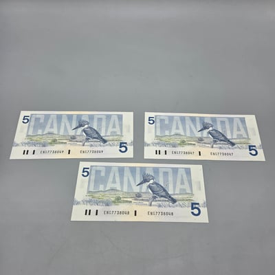 Canada $5 Bills x 3 - Image 2 of 2