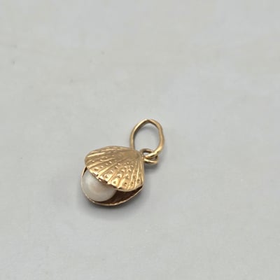 18K Gold Pendant/Charm - Image 1 of 6