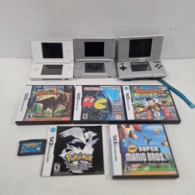 Nintendo DS Lot - Image 1 of 5