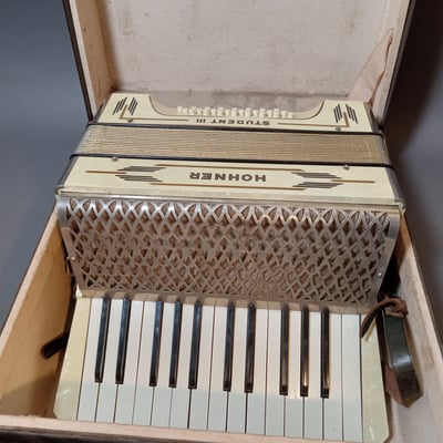 Hohner Student III Accordian - Image 2 of 17