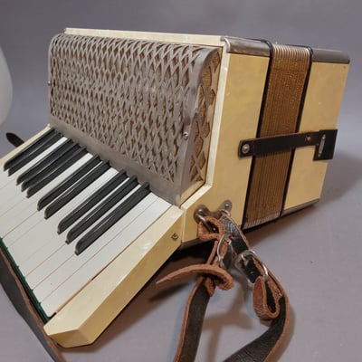 Hohner Student III Accordian - Image 6 of 17