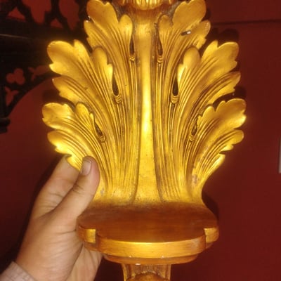 Gilded acanthus-leaf decorative shelf - Image 2 of 2