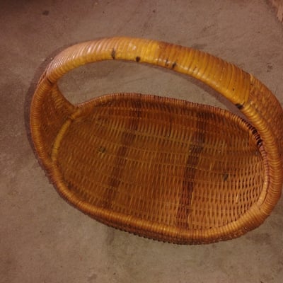Oval wicker basket with handle - Image 1 of 2