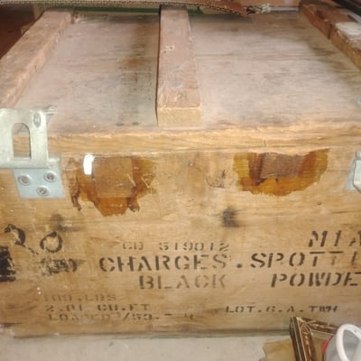 Wooden powder charge crate with metal hardware - Image 2 of 3