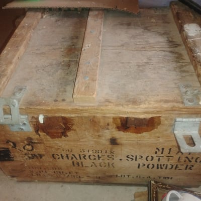 Wooden powder charge crate with metal hardware - Image 3 of 3