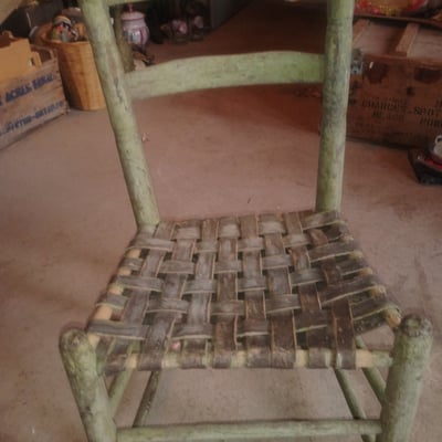 Rustic green woven-seat wooden chair - Image 2 of 2