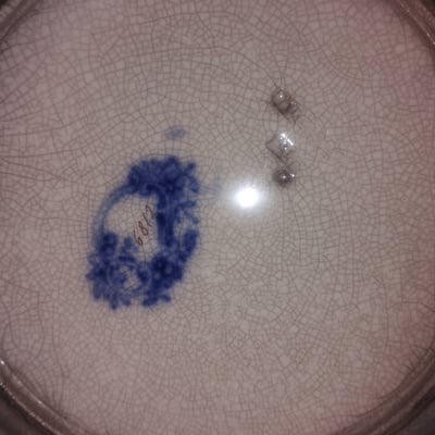 Pair of cobalt blue and white porcelain plates with floral center - Image 2 of 2