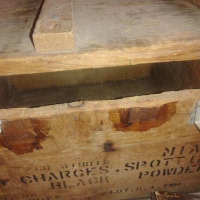 Wooden powder charge crate with metal hardware - Image 1 of 3
