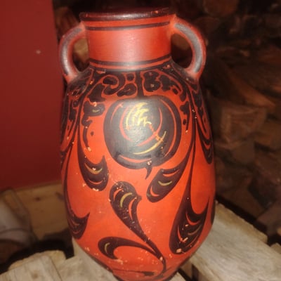 Red ceramic vase with black ornamental motif - Image 1 of 2