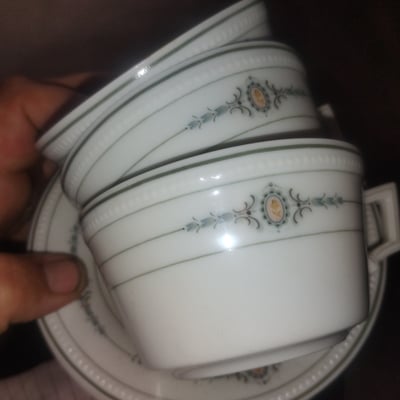 Kaiser Antigone porcelain dinnerware set (cups and plates) - Image 2 of 2