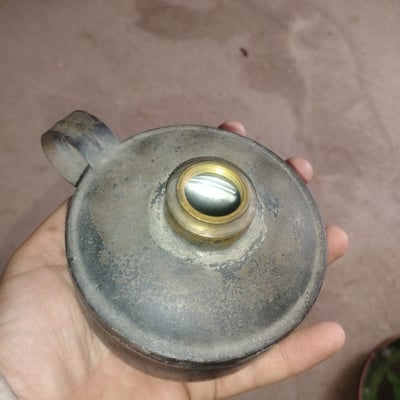 Round rusty metal oil lamp canister with brass threaded opening - Image 1 of 2