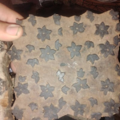 Decorative ceramic tiles and a wooden block - Image 3 of 3