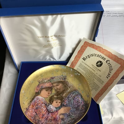 Decorative biblical scene plate in blue presentation box with registration certificate - Image 1 of 2