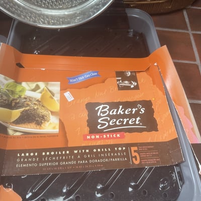 Bakeware set: cookie sheet, tube pan, round pans, and broiler pan - Image 4 of 8