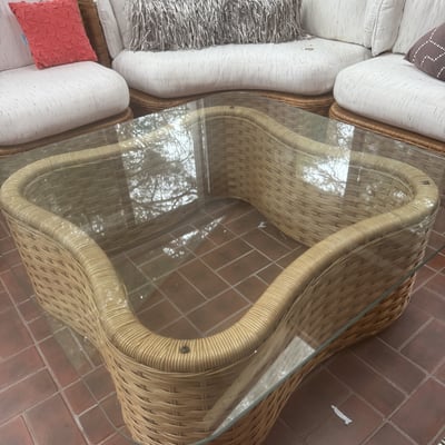 Wicker outdoor sectional with glass coffee table and accessories - Image 5 of 9