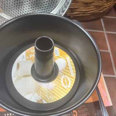 Bakeware set: cookie sheet, tube pan, round pans, and broiler pan - Image 3 of 8