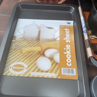 Bakeware set: cookie sheet, tube pan, round pans, and broiler pan - Image 2 of 8