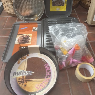 Assorted bakeware and baking accessories - Image 1 of 8