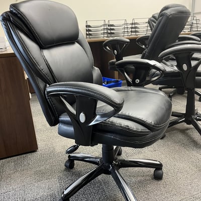 Image #0 for item Black Leather Office Chair 