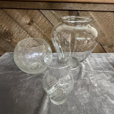 Assorted glassware and decorative metal items - Image 20 of 24